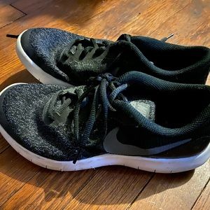 Boys Nike Tennis Shoes